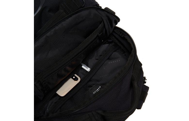 Σακίδιο Πλάτης OAKLEY UTILITY 20 λίτρα 921515-02E Μαύρο