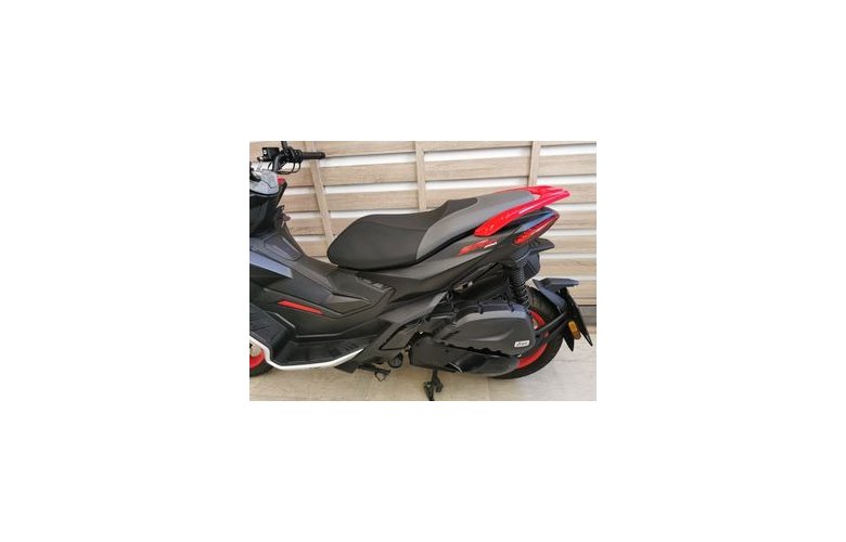 Aprilia SR GT 200 2025
