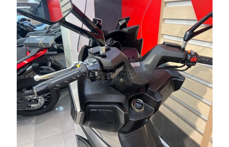 Kymco Xciting 400i 2023 VS